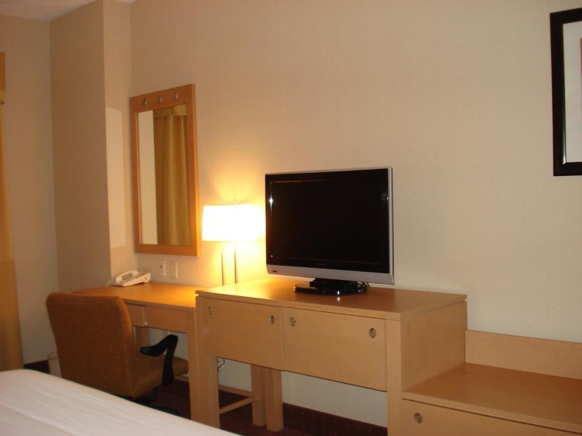 Holiday Inn Express Saltillo Zona Aeropuerto By Ihg Екстер'єр фото