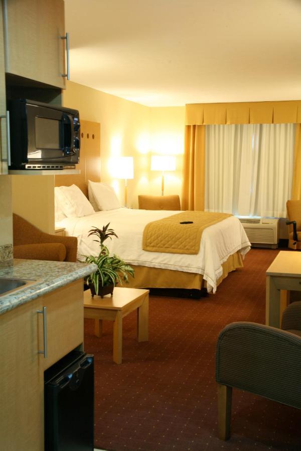 Holiday Inn Express Saltillo Zona Aeropuerto By Ihg Екстер'єр фото