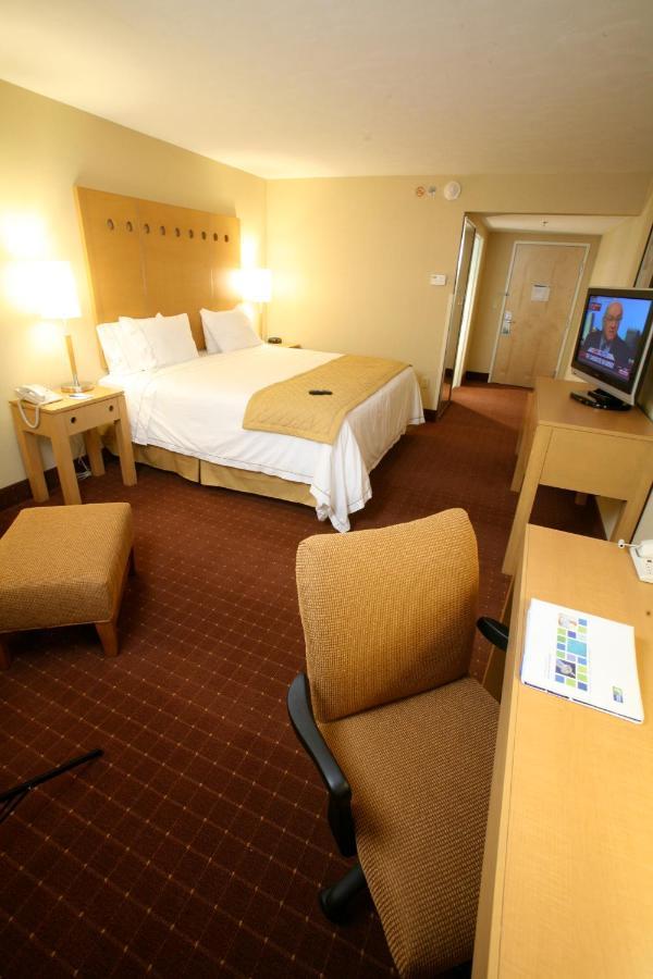 Holiday Inn Express Saltillo Zona Aeropuerto By Ihg Екстер'єр фото
