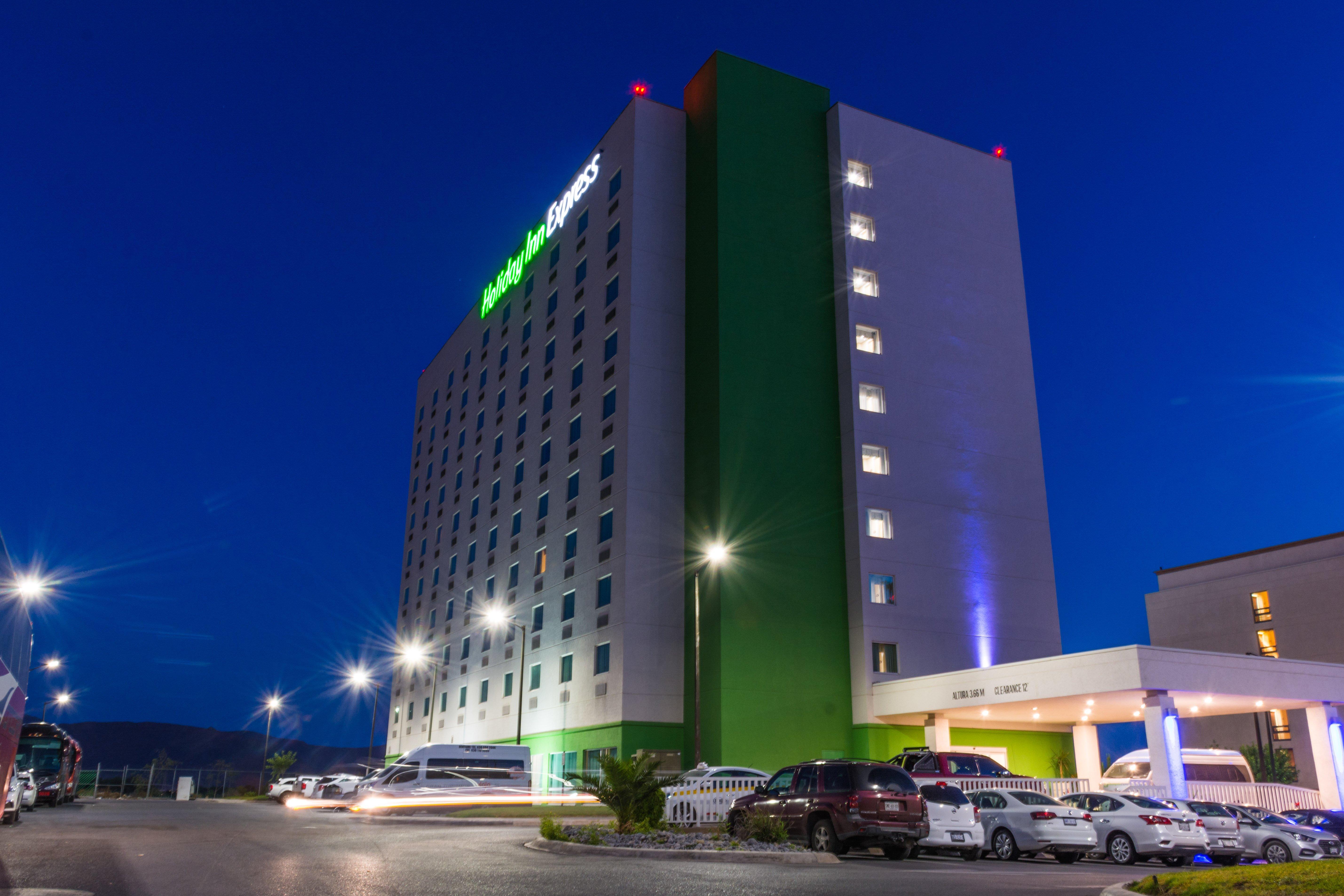 Holiday Inn Express Saltillo Zona Aeropuerto By Ihg Екстер'єр фото