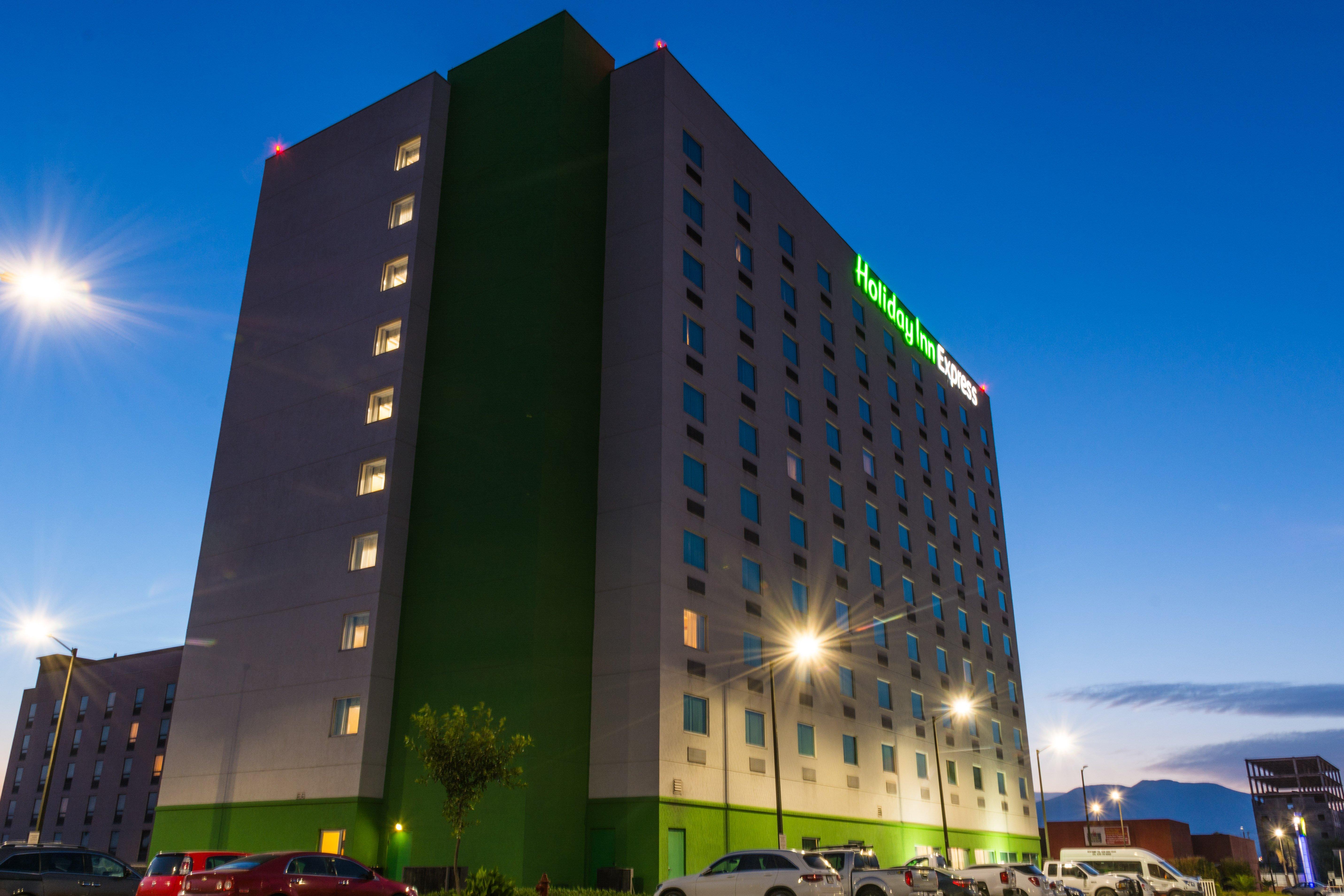Holiday Inn Express Saltillo Zona Aeropuerto By Ihg Екстер'єр фото