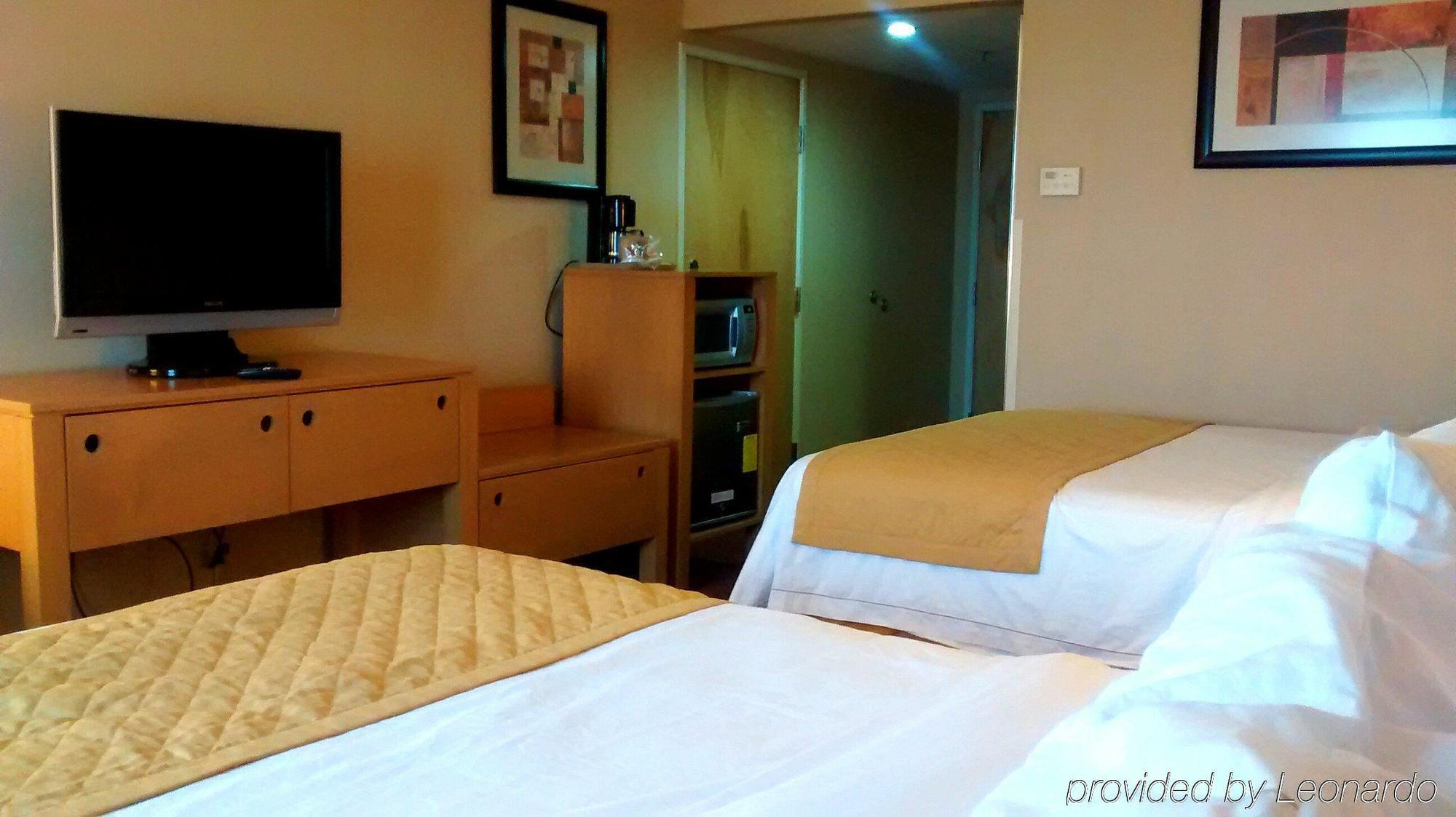 Holiday Inn Express Saltillo Zona Aeropuerto By Ihg Екстер'єр фото