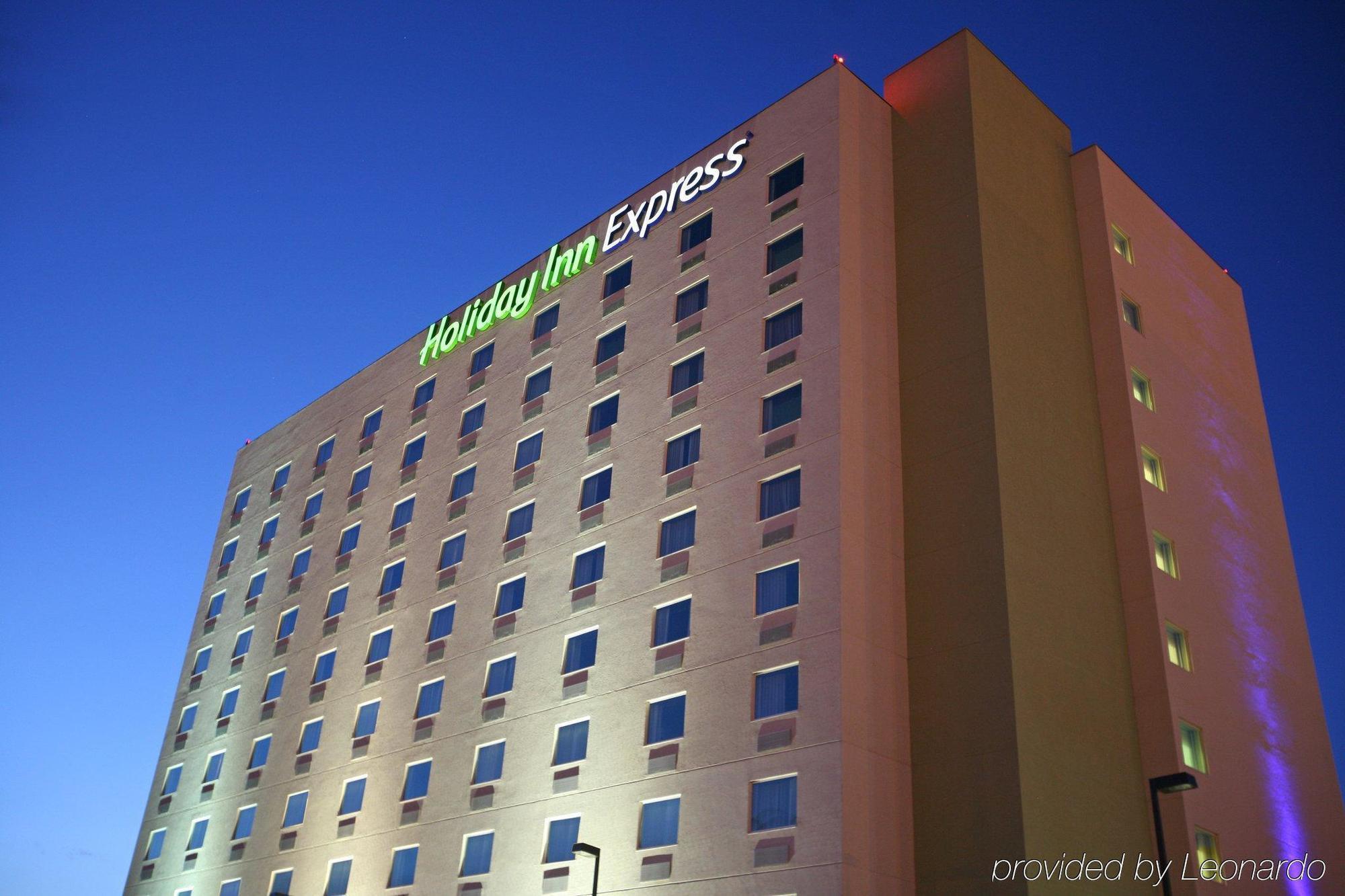 Holiday Inn Express Saltillo Zona Aeropuerto By Ihg Екстер'єр фото