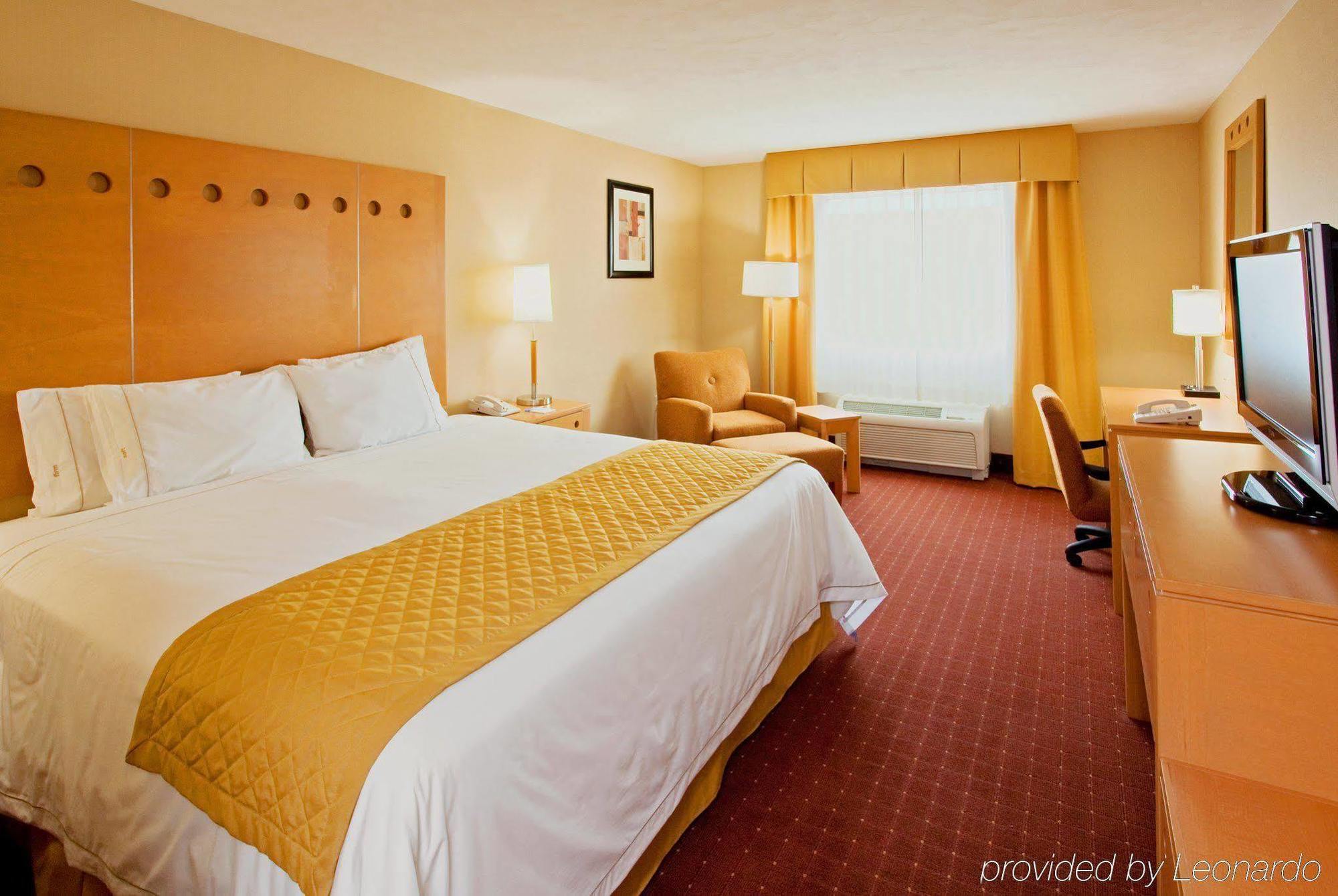 Holiday Inn Express Saltillo Zona Aeropuerto By Ihg Екстер'єр фото