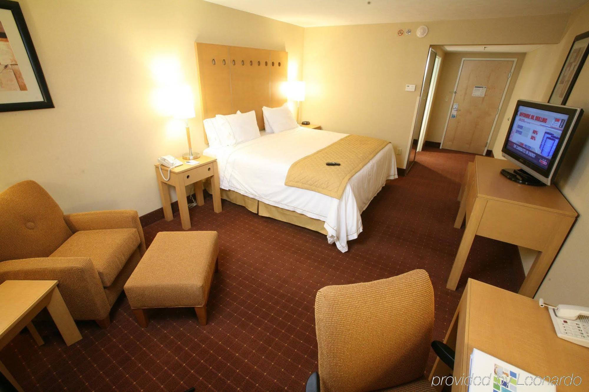 Holiday Inn Express Saltillo Zona Aeropuerto By Ihg Екстер'єр фото