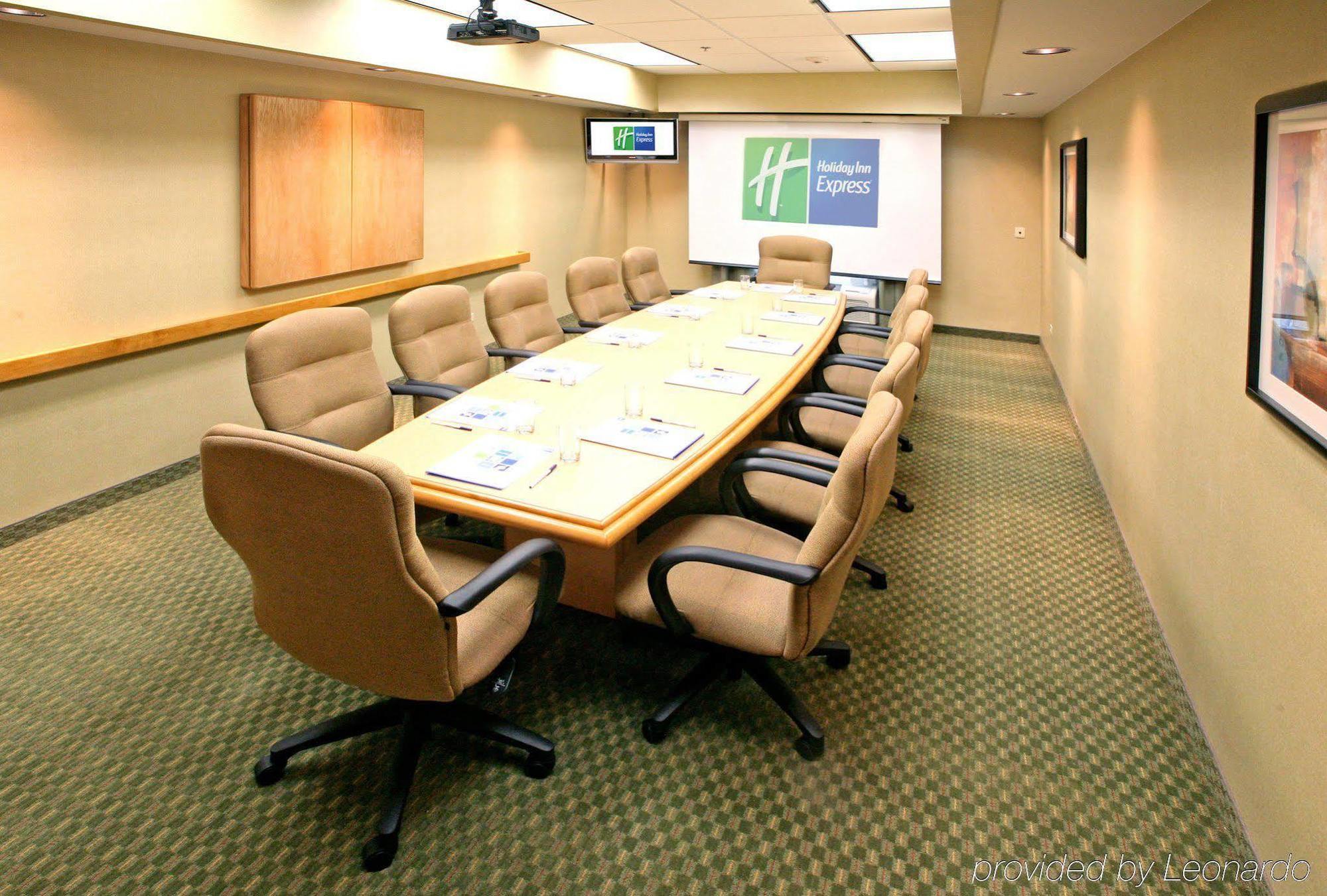 Holiday Inn Express Saltillo Zona Aeropuerto By Ihg Екстер'єр фото