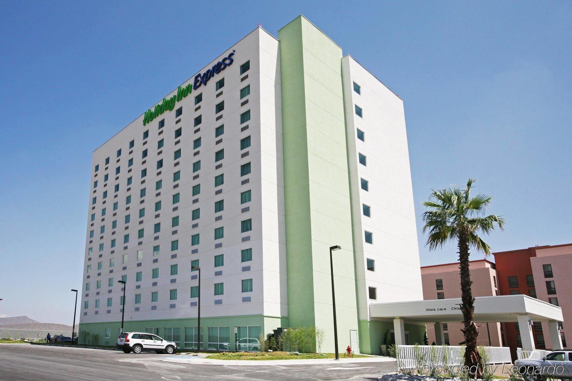 Holiday Inn Express Saltillo Zona Aeropuerto By Ihg Екстер'єр фото