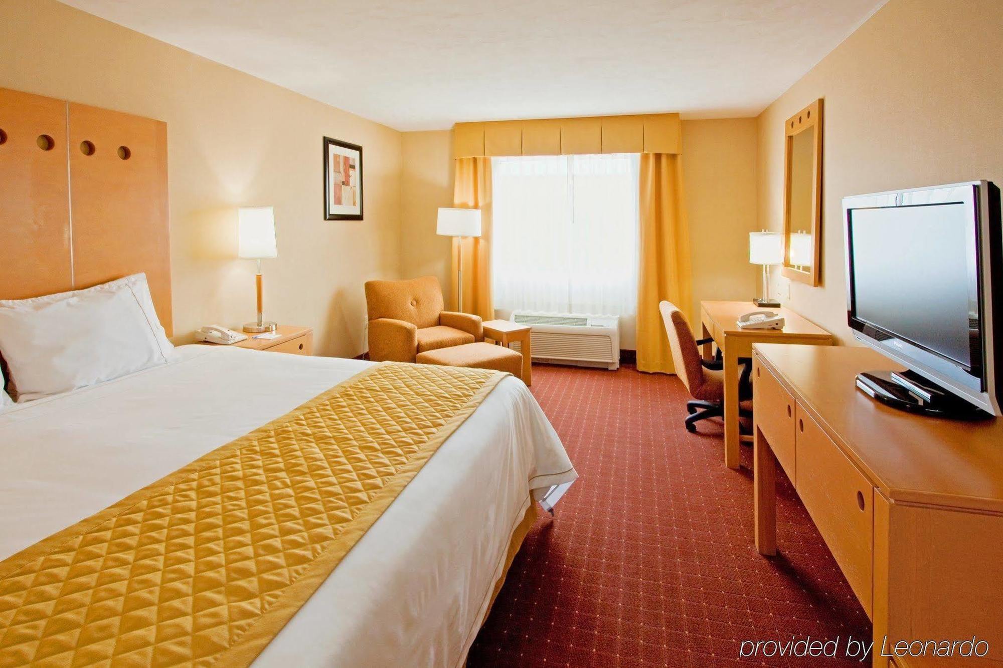 Holiday Inn Express Saltillo Zona Aeropuerto By Ihg Екстер'єр фото